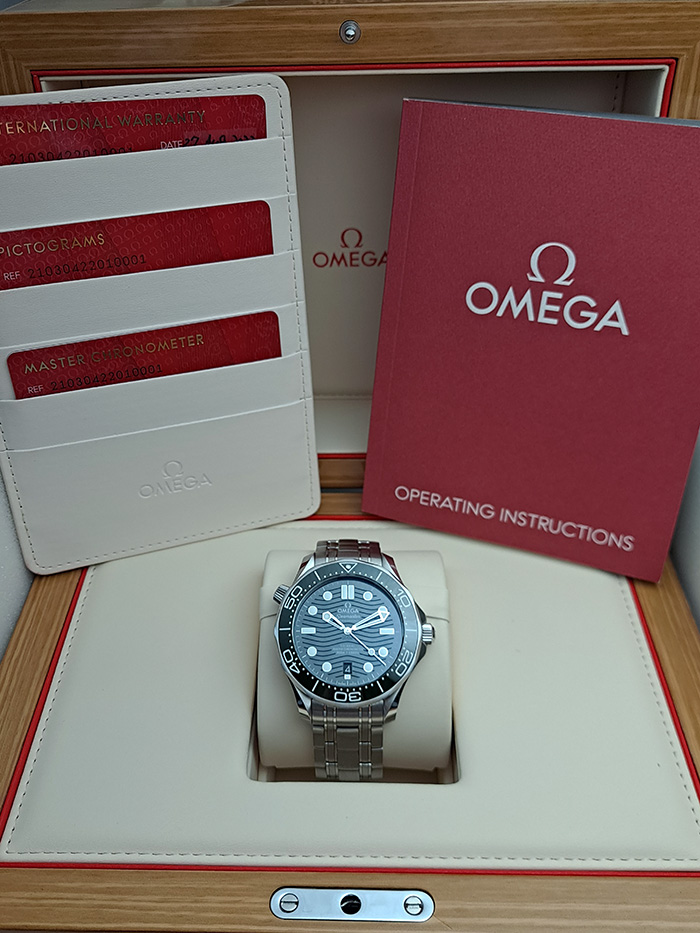 GREEN Omega Seamaster Diver 300M Co-Axial Wristwatch Ref. 210.30.42.20.10.001